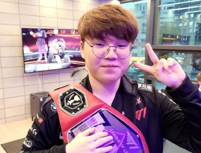 荣耀背后往 荣耀背后往