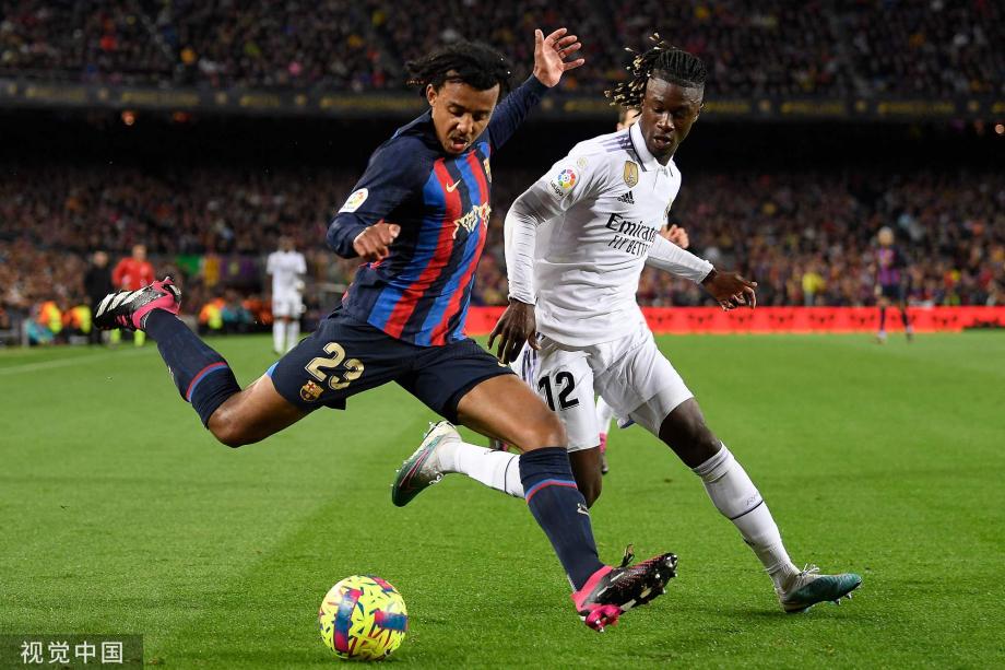 与萨卡在右 与萨卡在右